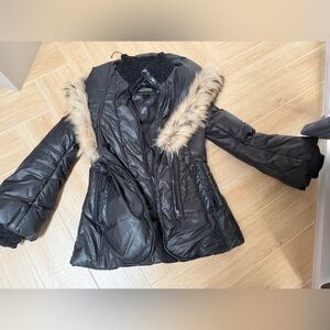 Buckle Black Puffer Jacket with hooded Faux Fur Trim